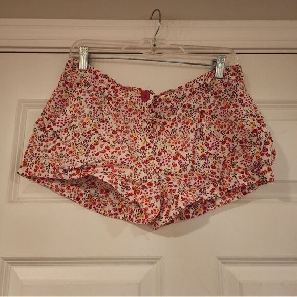 Miley Cyrus lightweight white floral shorts Size 15 Juniors - Picture 1 of 3